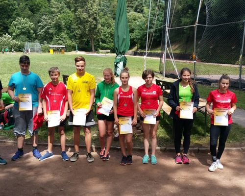 Benjamin Strobel und Dorothea Riexinger überragen bei den Hammerwurfmeisterschaften U16 in Langenbrand