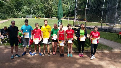 Benjamin Strobel und Dorothea Riexinger überragen bei den Hammerwurfmeisterschaften U16 in Langenbrand