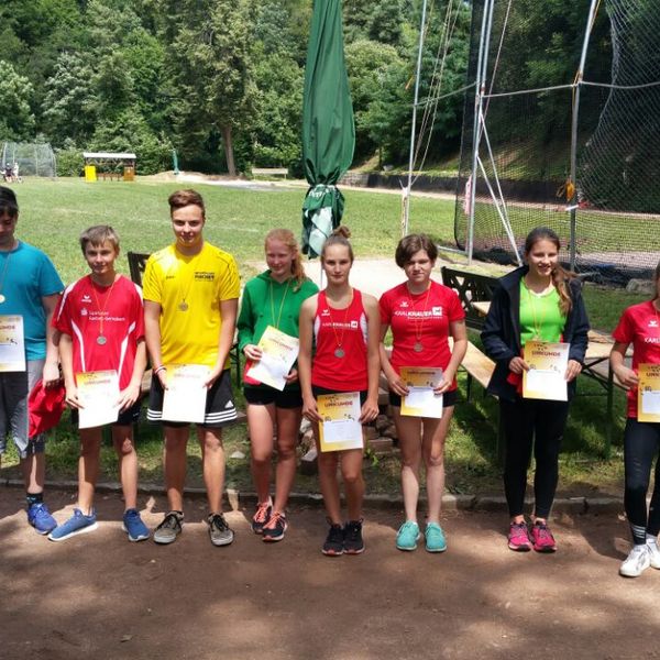 Benjamin Strobel und Dorothea Riexinger überragen bei den Hammerwurfmeisterschaften U16 in Langenbrand