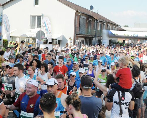 Sportler machen Heel-Lauf zu einem riesigen Fest des Sports 