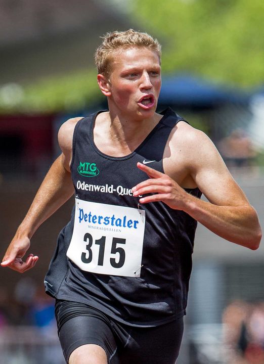 Julian Howard erneut über 8 Meter / Doppelsieg für Hanna Hoss