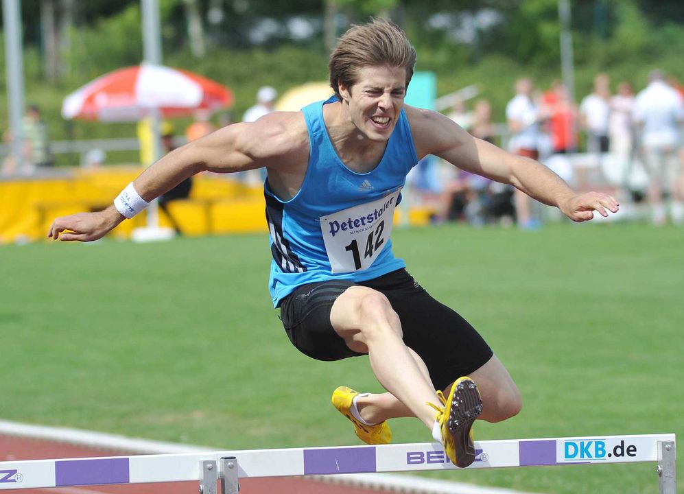 Julian Howard erneut über 8 Meter / Doppelsieg für Hanna Hoss