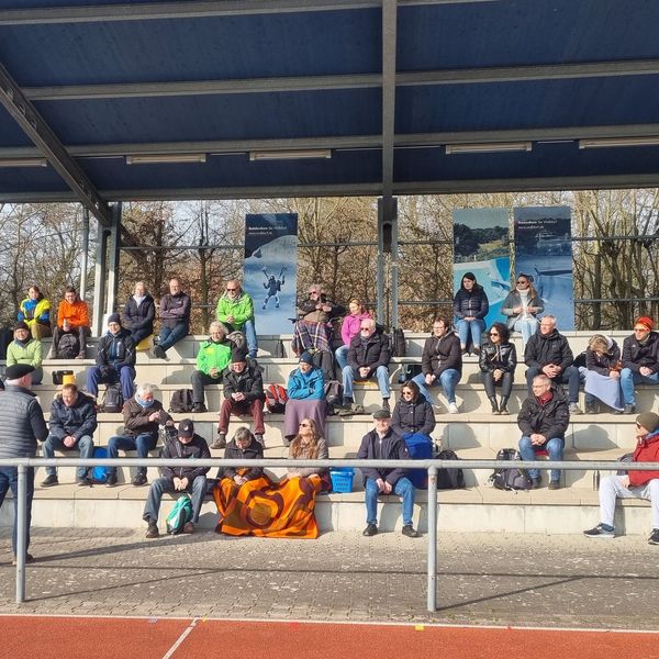 Große Beteiligung an sonniger Kampfrichter-Fortbildung in Walldorf