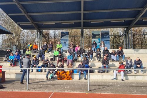 Große Beteiligung an sonniger Kampfrichter-Fortbildung in Walldorf