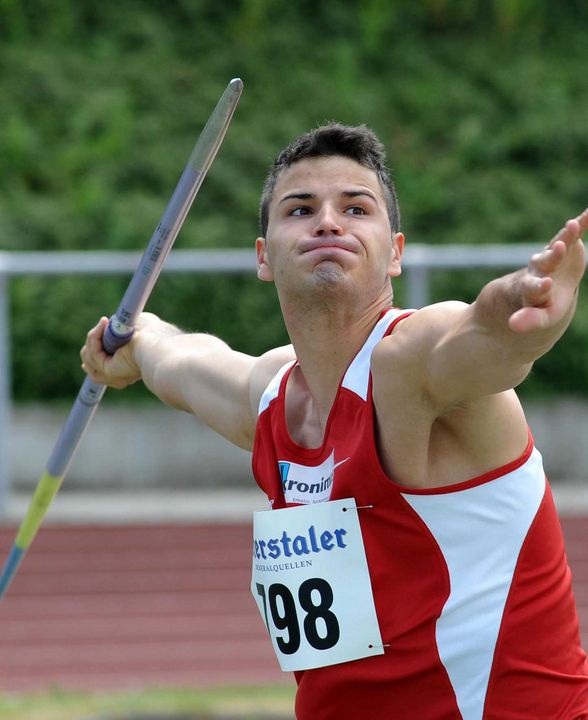 Julian Howard erneut über 8 Meter / Doppelsieg für Hanna Hoss