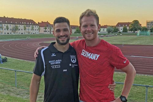 Tim Nowak mit seinem Trainer Christopher Hallmann