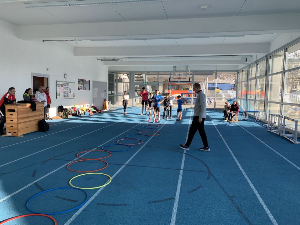 Fortbildung Hürden & Hochsprung in Löffinger Leichtathletikhalle