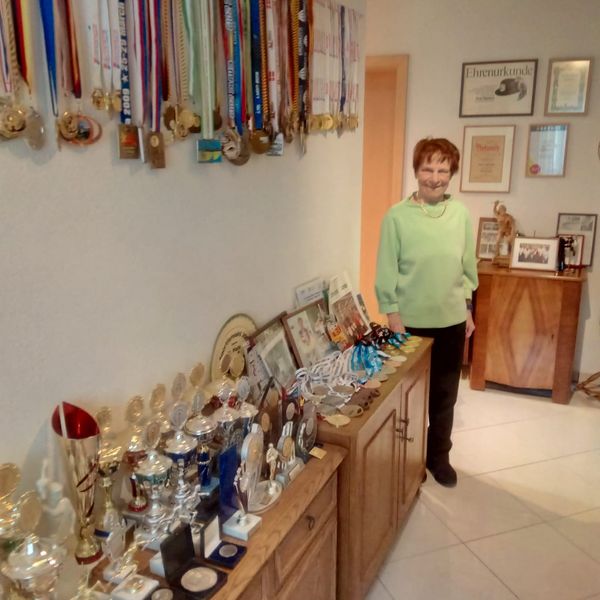 90 Jahre und fit wie ein Turnschuh - Erna Antritter