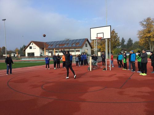 Drehstoßlehrgang beim TV Eppelheim: Lernen mit Khalid Alqawati und Yemisi Ogunleye