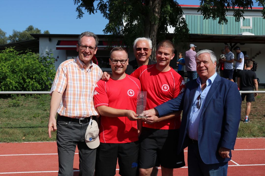Leichtathleten des Sportvereins Rohrhof feiern 50-jähriges Bestehen und neue Bahn mit Jubiläumssportfest