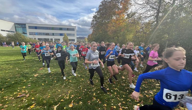 Rekordbeteiligung beim 40. Crosslauf der Schulen am Firstwald