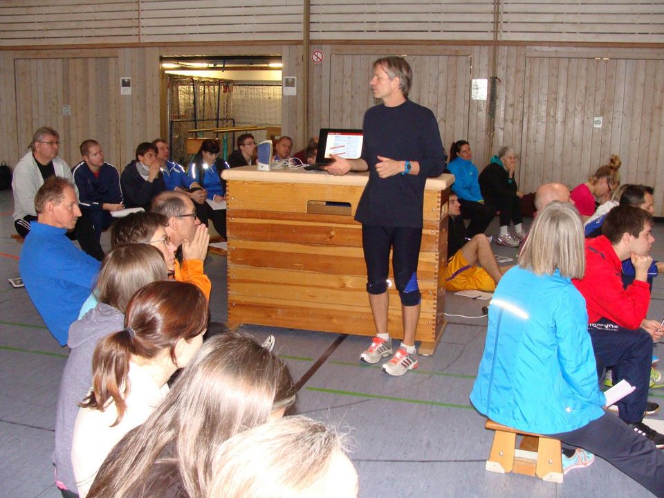 Leichtathletik-Trainer bilden sich fort - Teilnehmer aus ganz Baden in Haslach