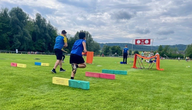 Ein Tag voller Lachen, Wettkampfgeist und Gemeinschaft – „Grundschule trifft Kinderleichtathletik“ bei der LG Weissacher Tal